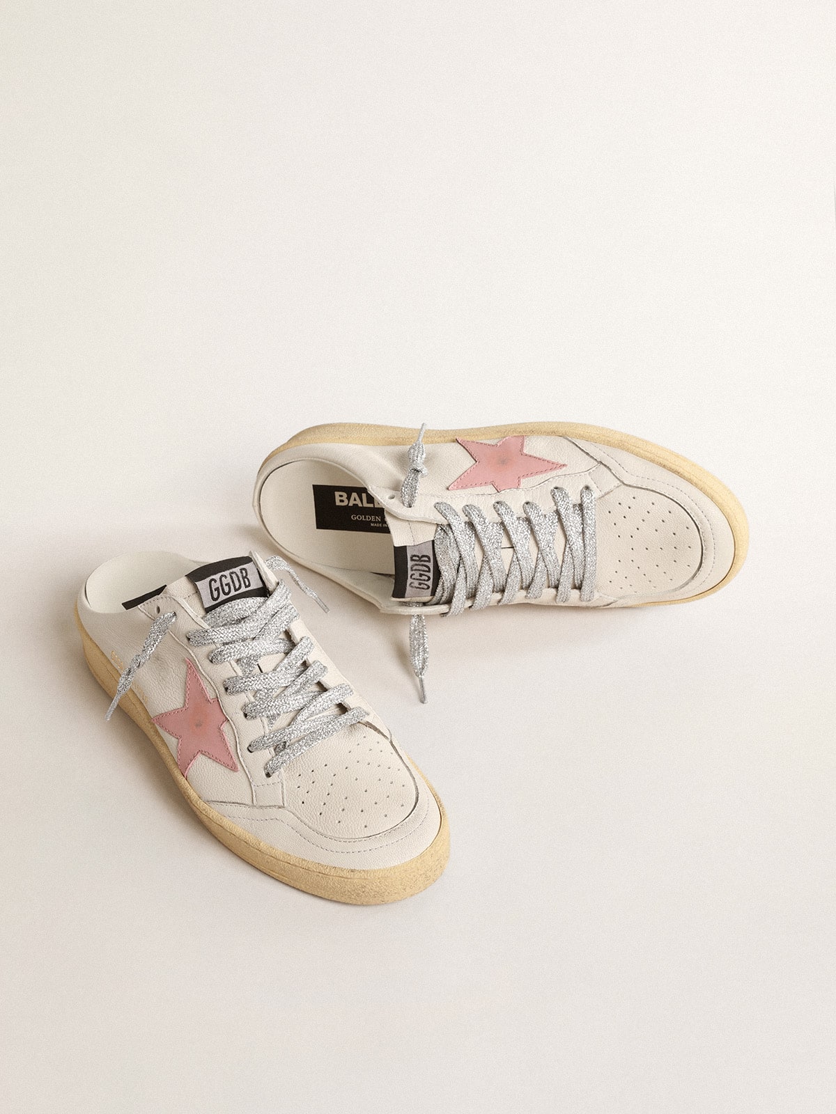 Ball Star Sabots in white nappa with an old-rose leather star