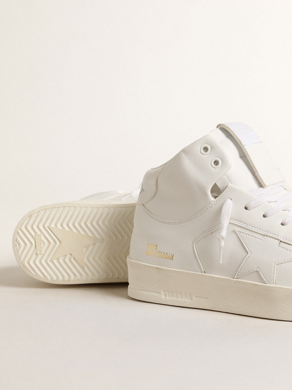 Women’s bio-based Mid-Stardan with white star and heel tab