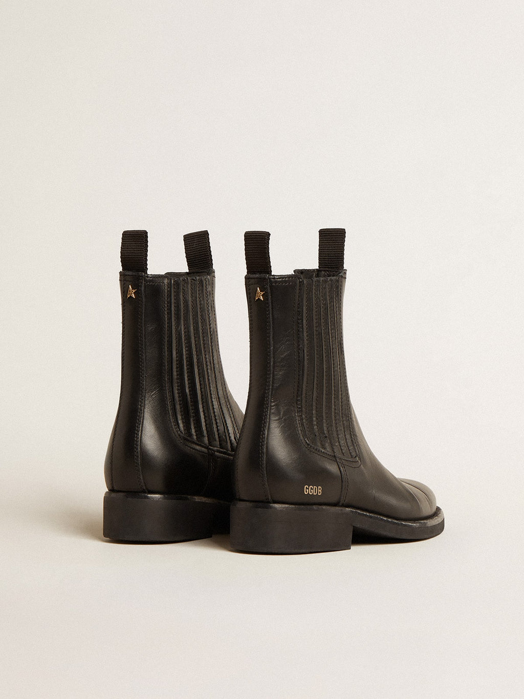 Women’s Chelsea boots in black leather