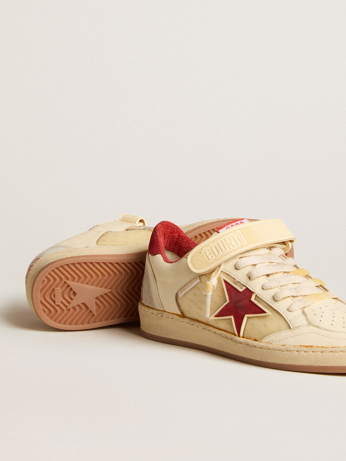 Women’s Ball Star LAB in cream-colored nappa with red suede star