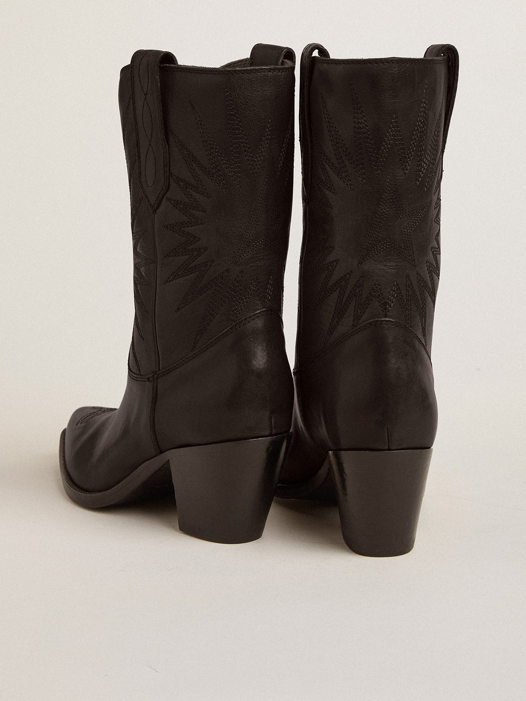 Low Wish Star boots in black leather with tone-on-tone inlay star