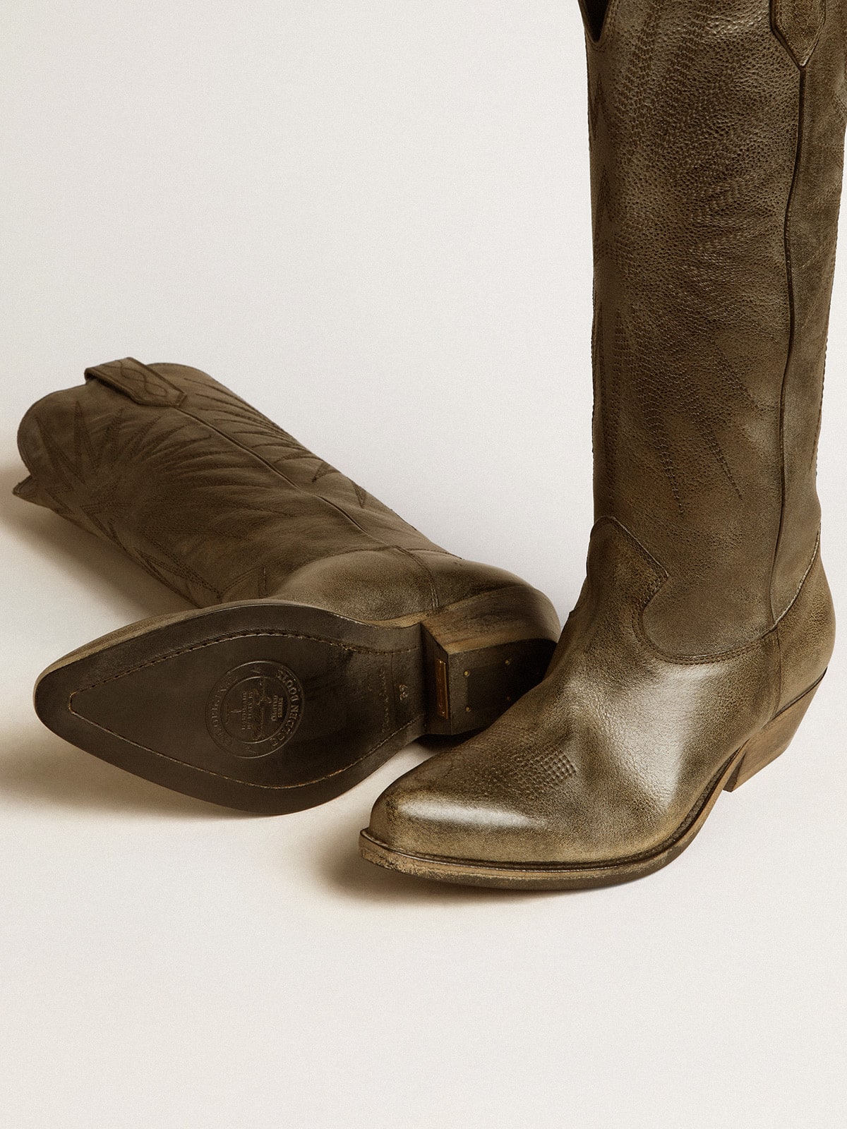 Women's Wish Star boots in black leather with star embroidery
