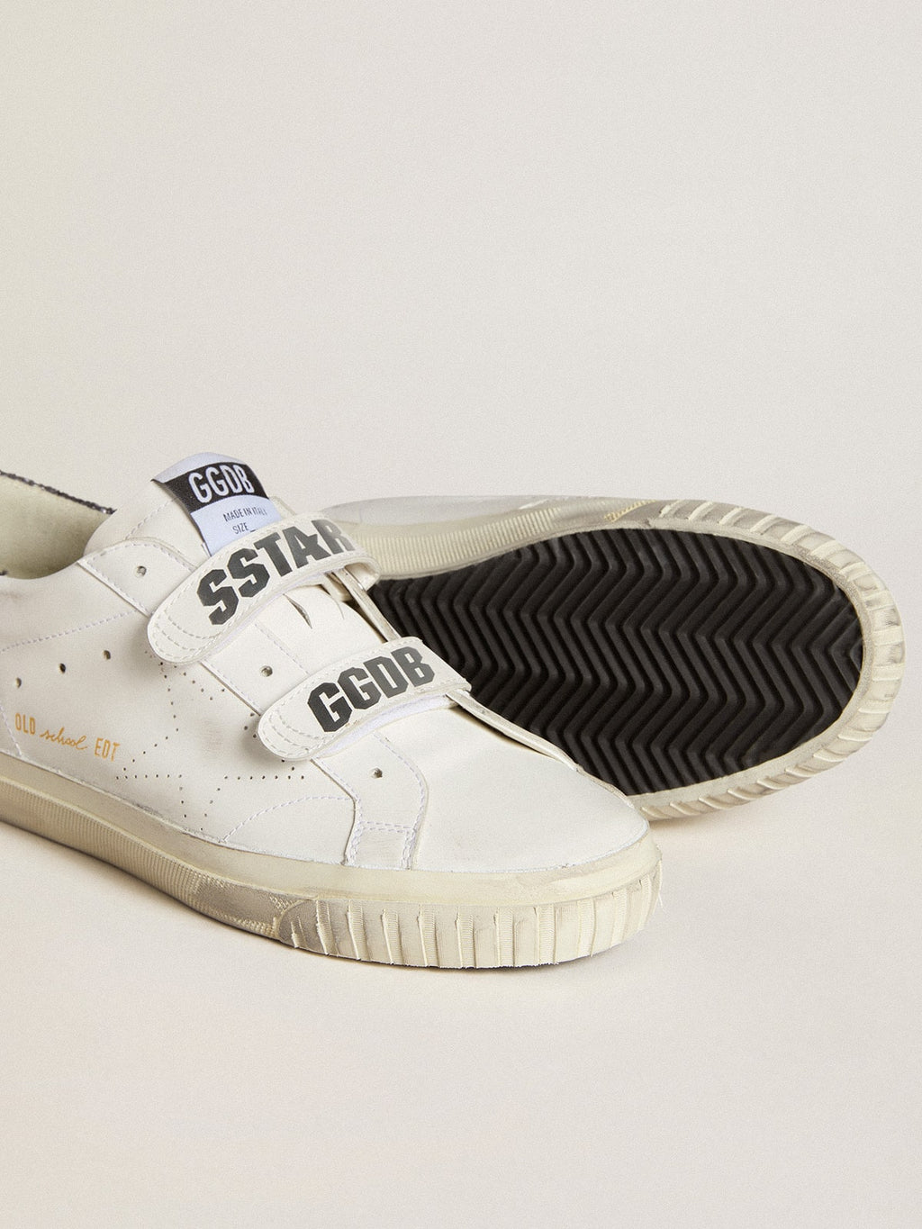 Bio-based Old School with perforated star and glitter heel tab