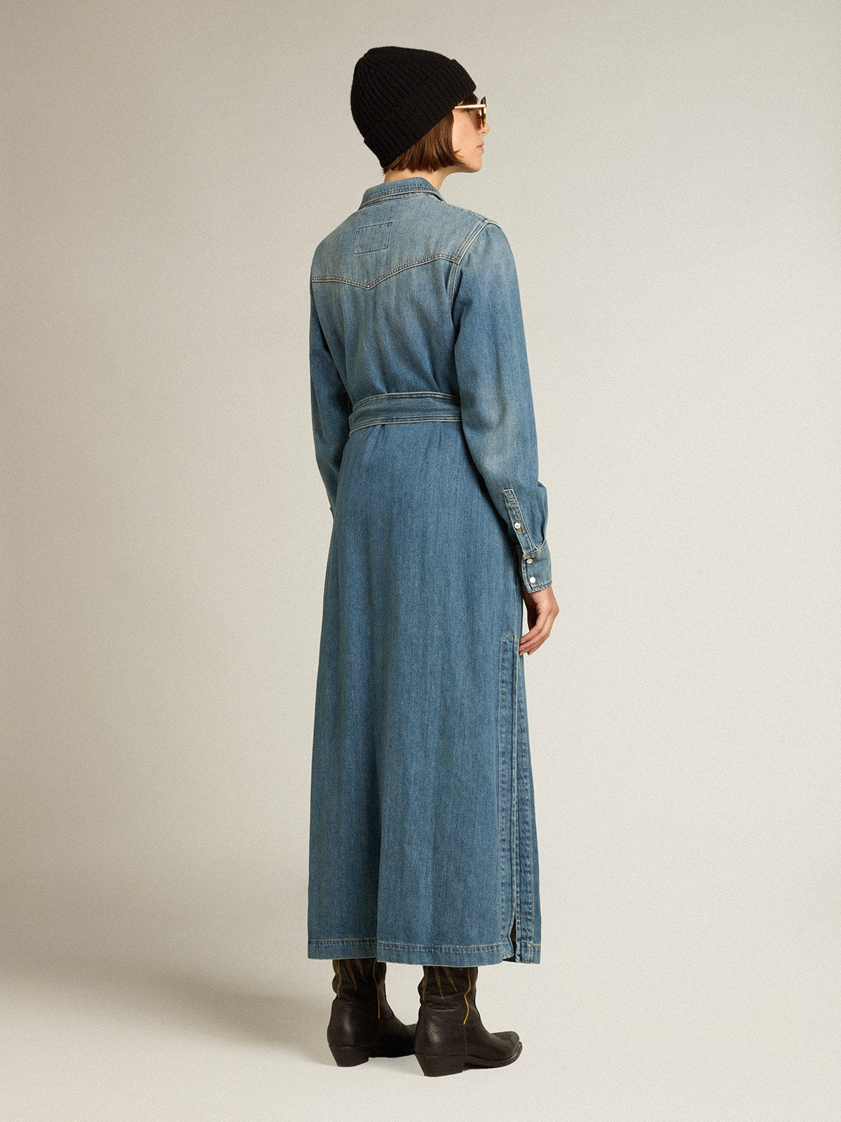 Women's shirt dress in denim with belt