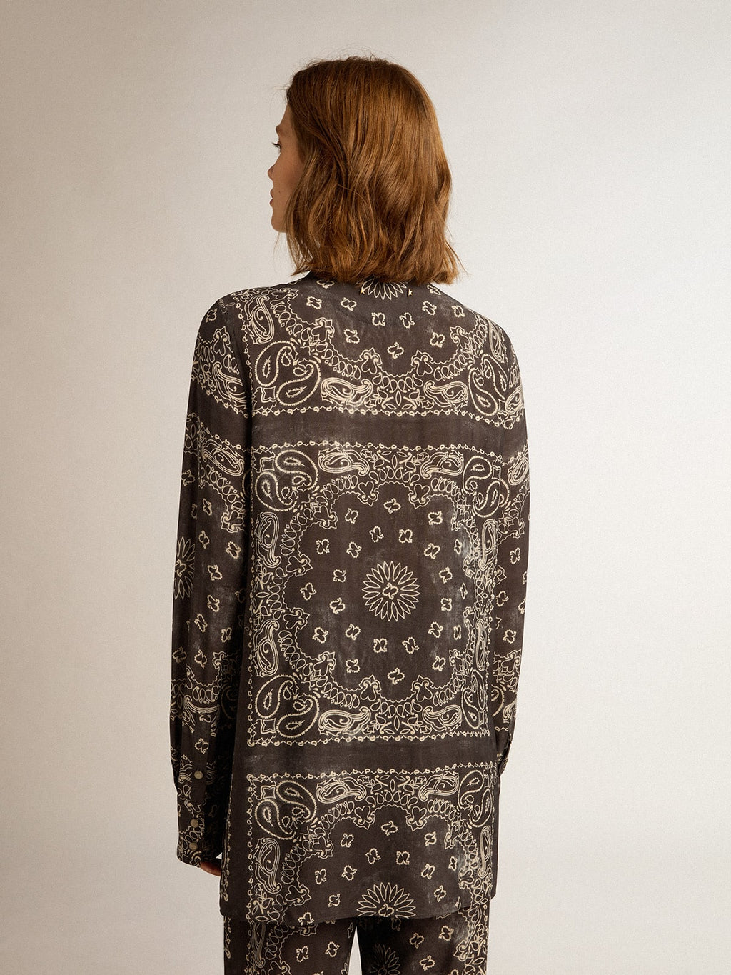 Pajama shirt in anthracite gray with paisley print