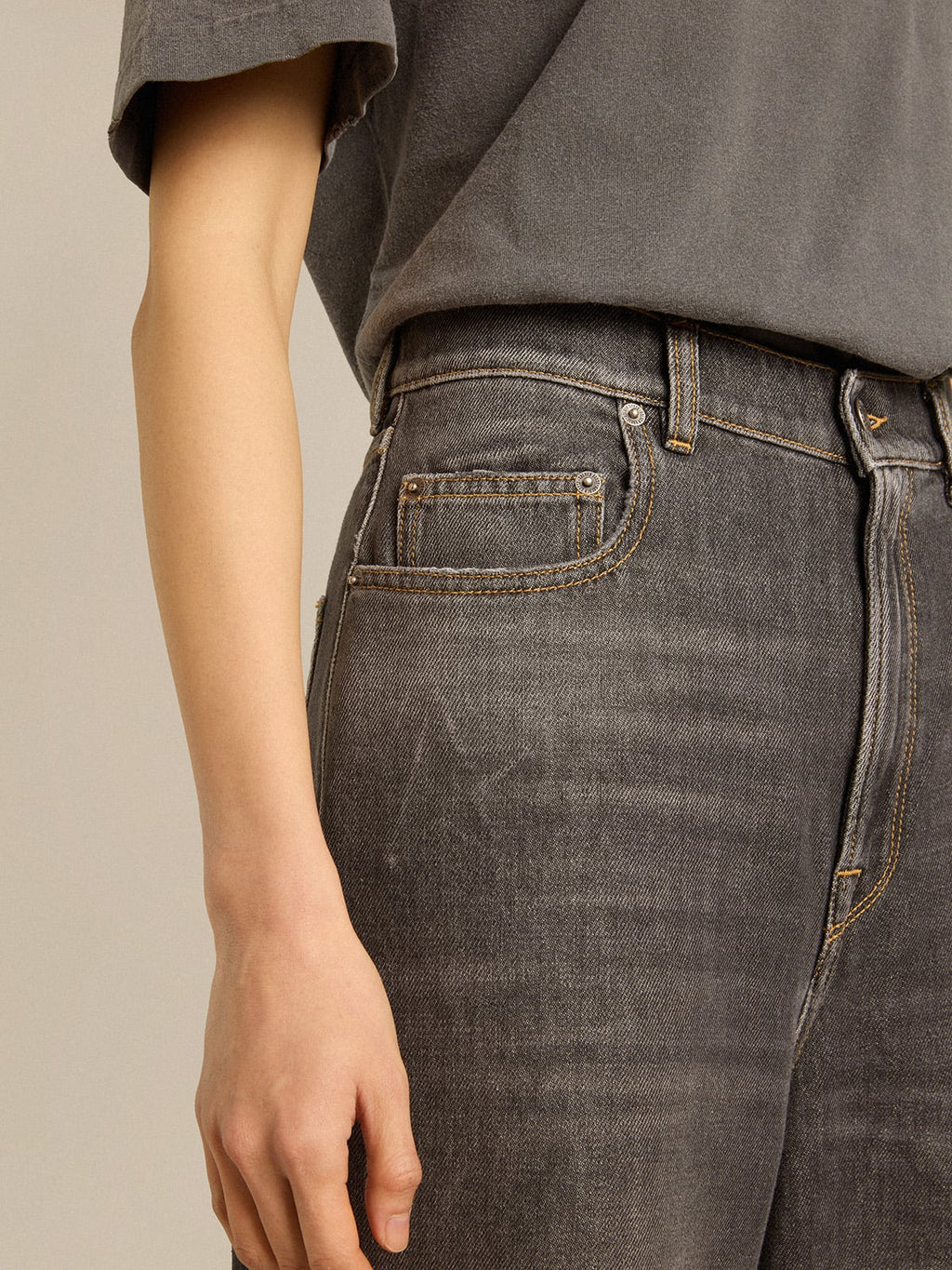 Women’s black jeans with printed pocket