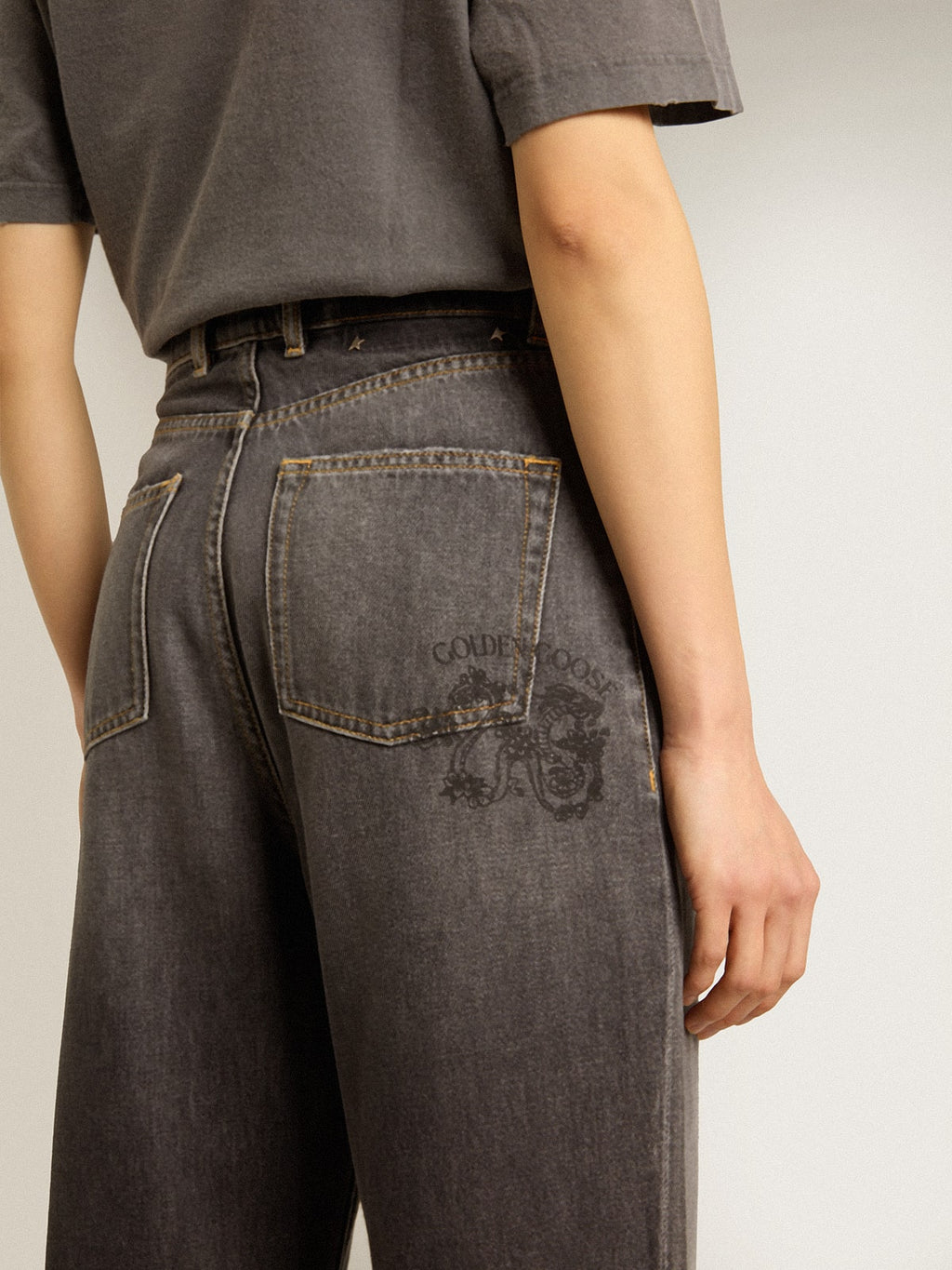 Women’s black jeans with printed pocket
