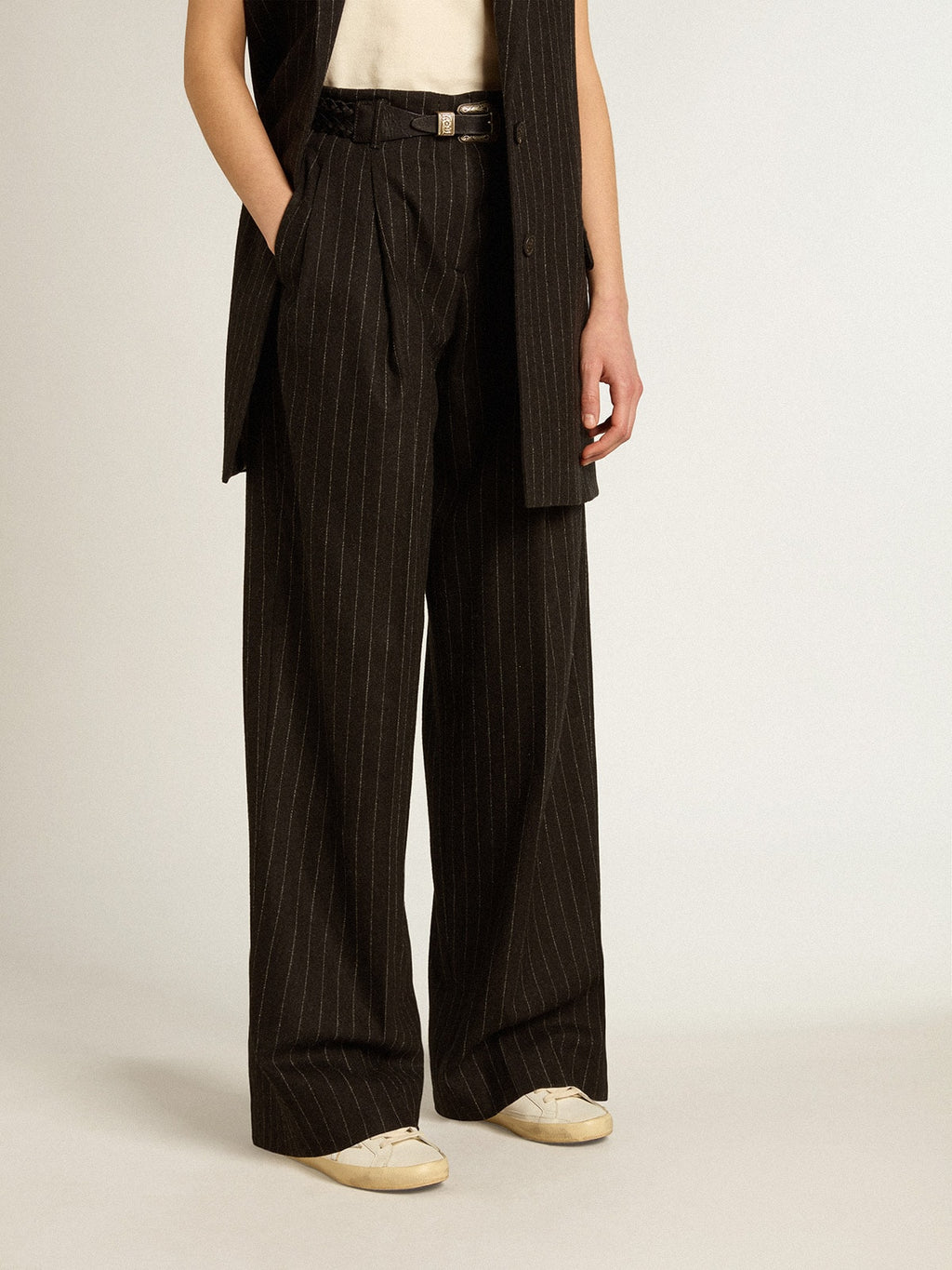 Women’s pants in dark gray wool