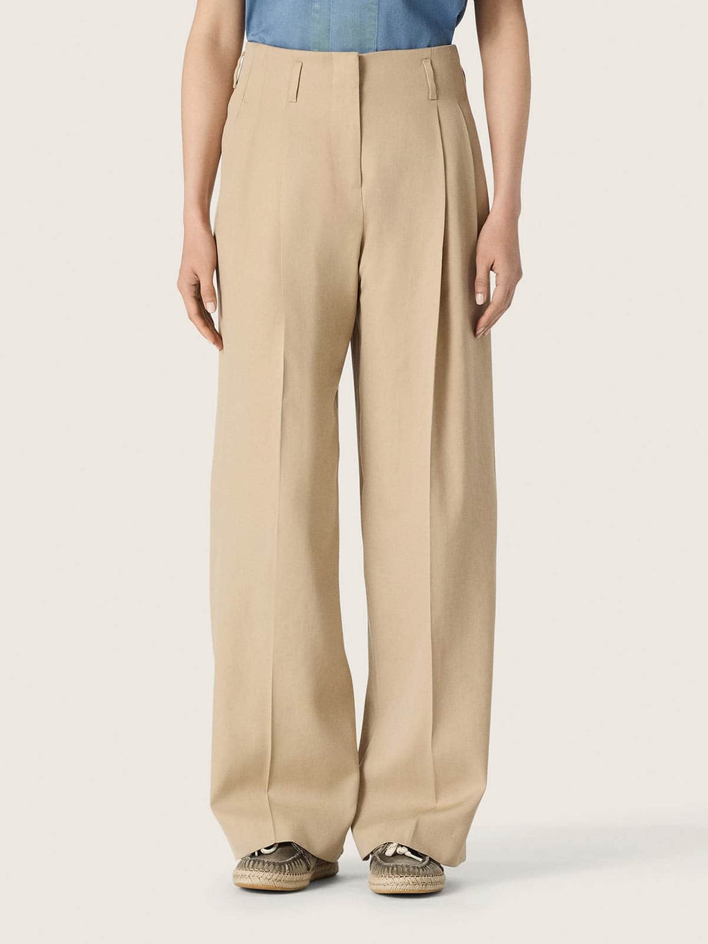 Women’s wool gabardine pants in sand