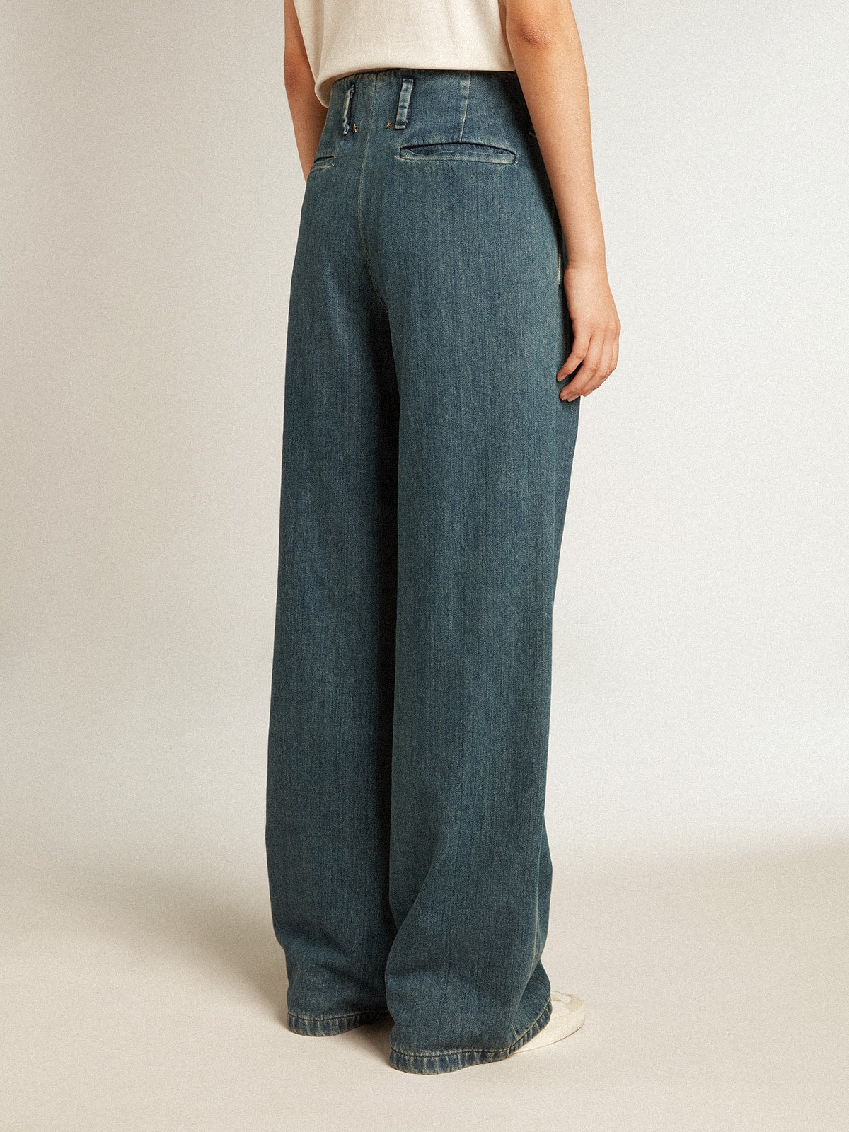 Women’s blue cotton pleated pants