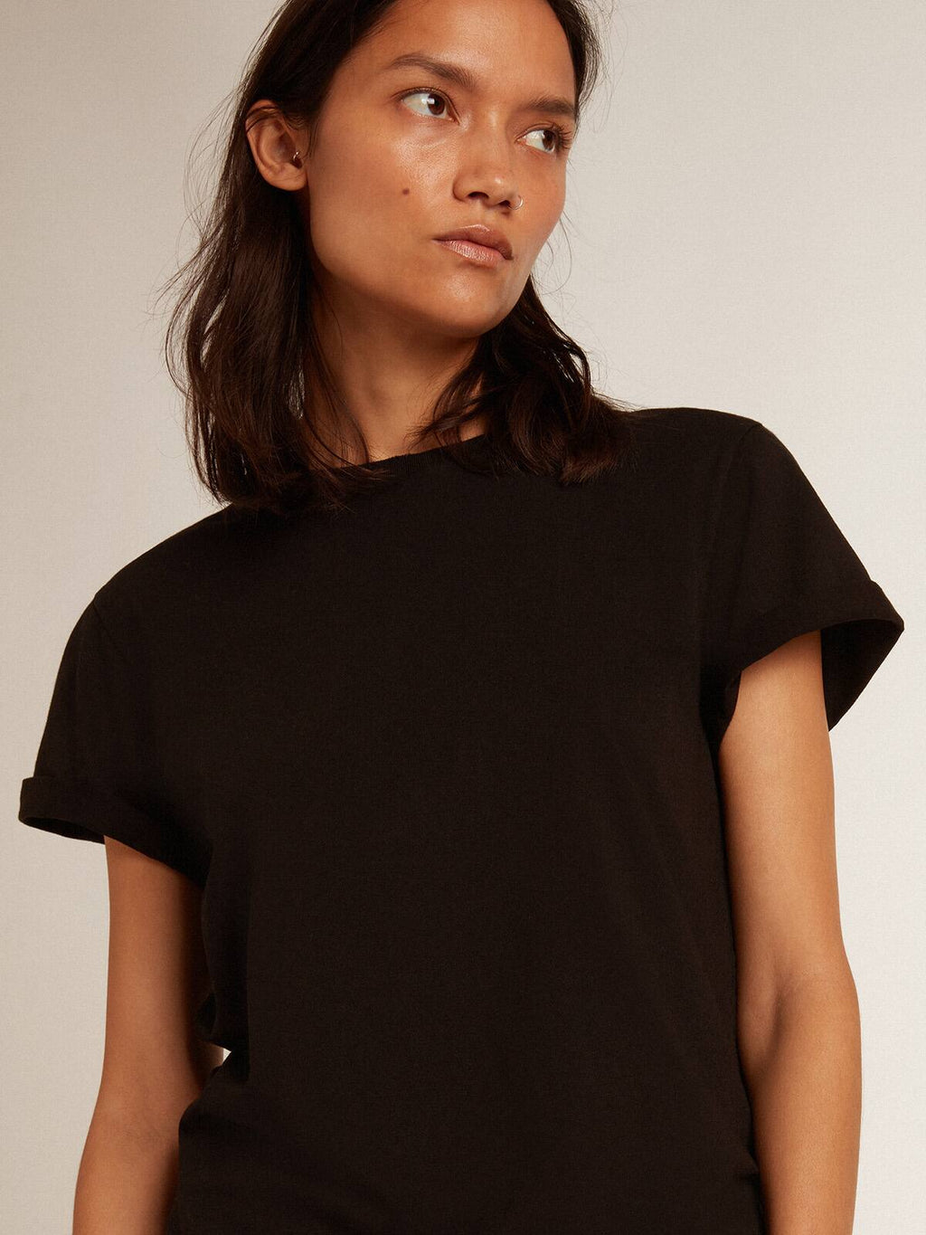 Women’s slim-fit distressed T-shirt in black