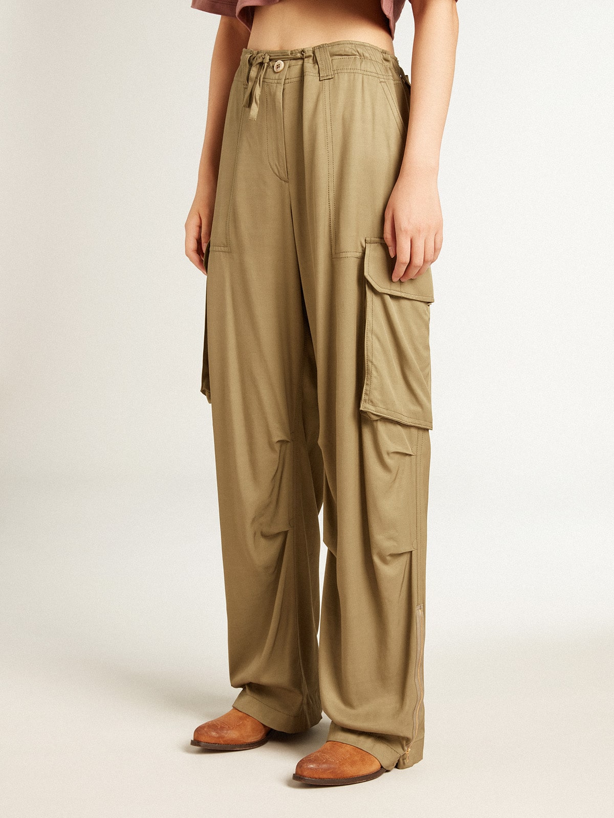 Women’s olive-colored viscose cargo pants