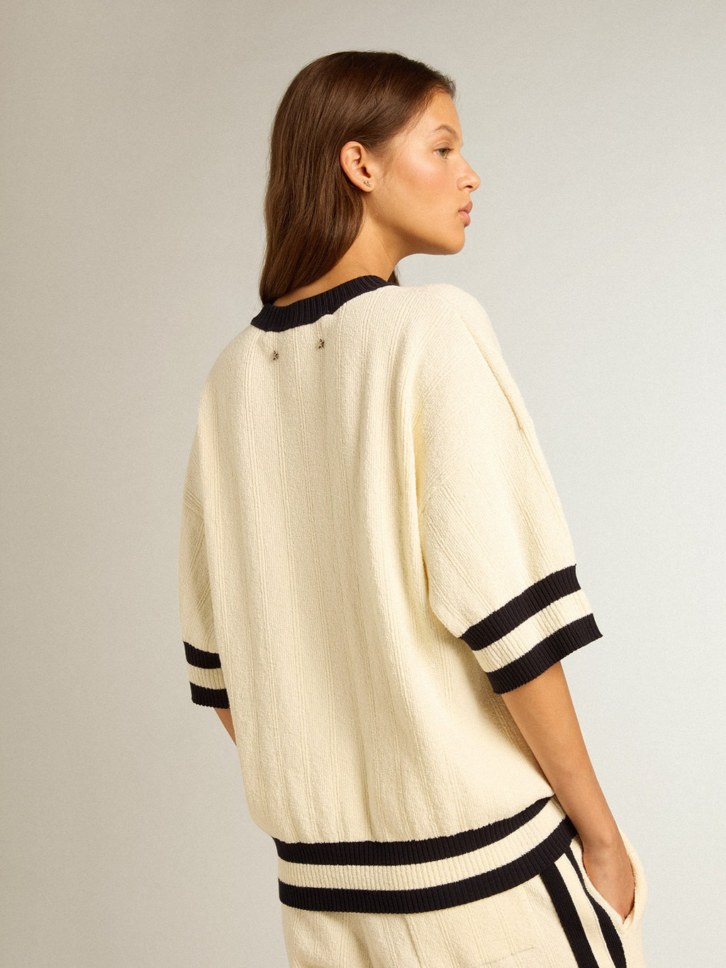 Women's short-sleeved sweater in vintage white with blue rib knit