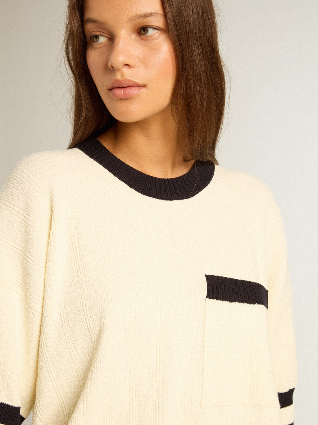 Women's short-sleeved sweater in vintage white with blue rib knit