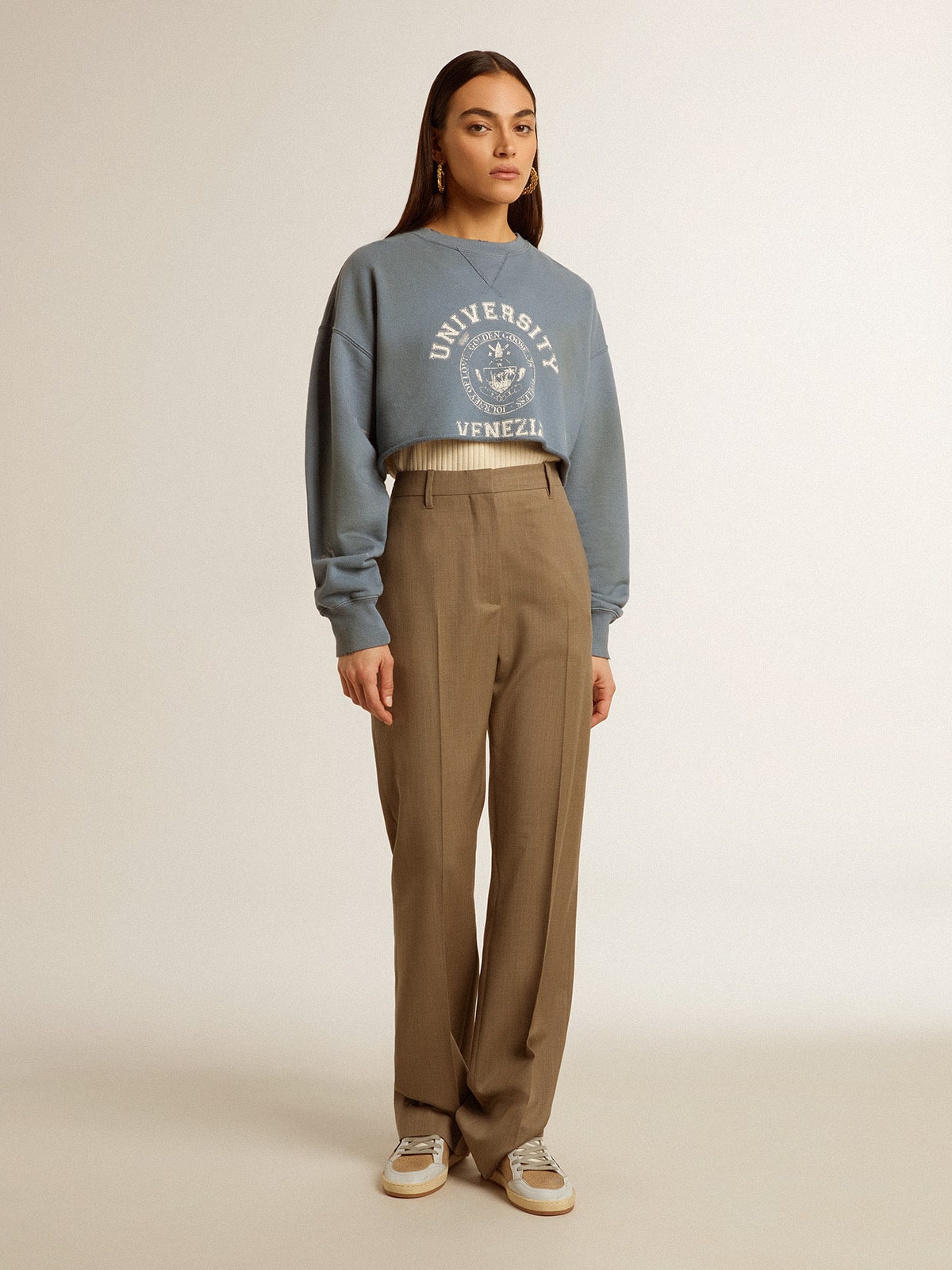 Cropped sweatshirt in baby blue with distressed finish