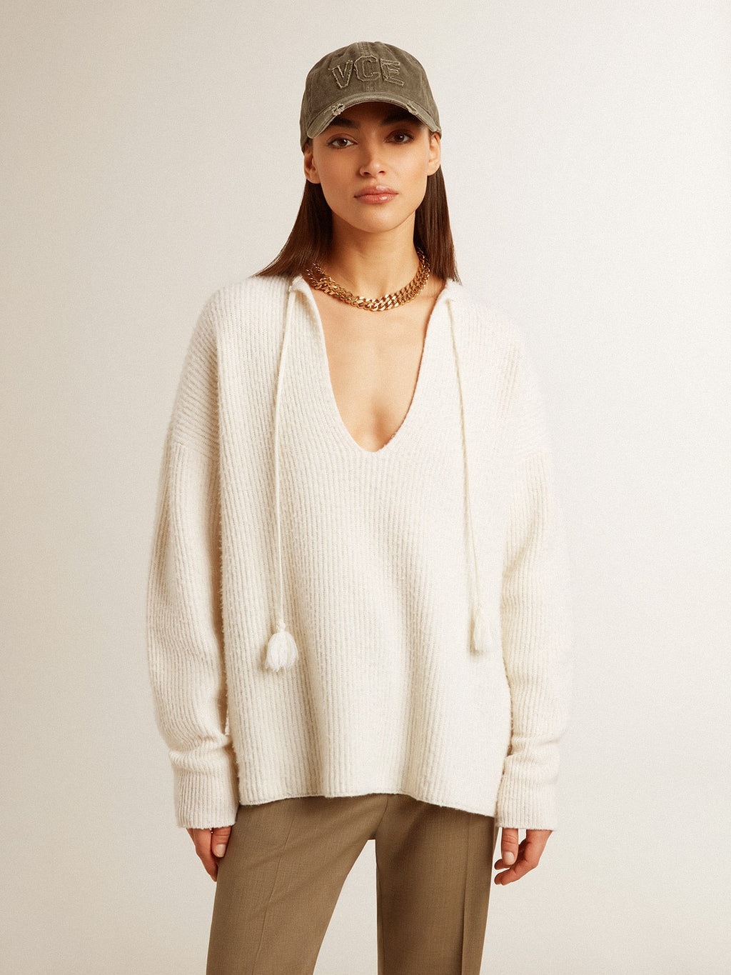 Ribbed wool sweater with V neck and drawstring with tassels