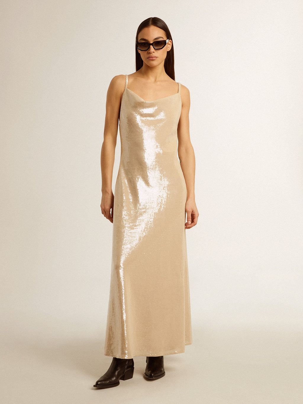 Sleep dress in parchment-colored sequins