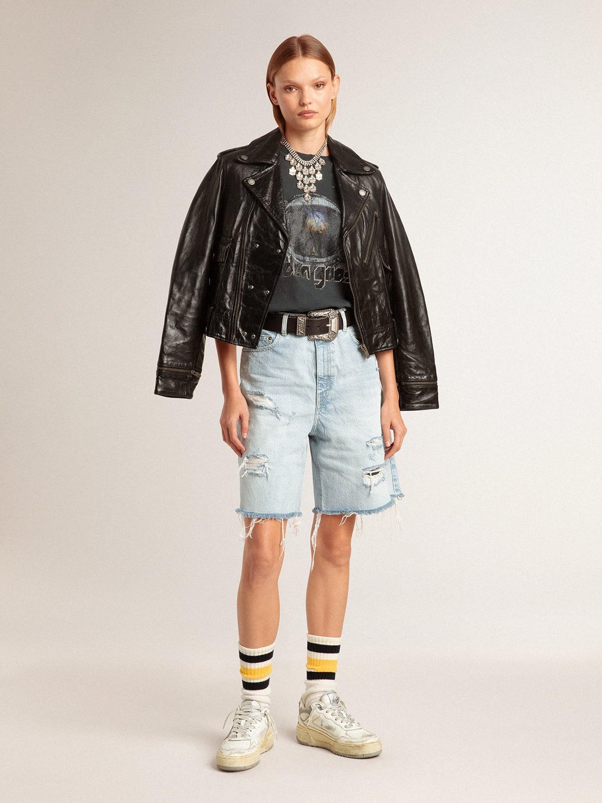 Women's Bermuda shorts in lived-in effect denim