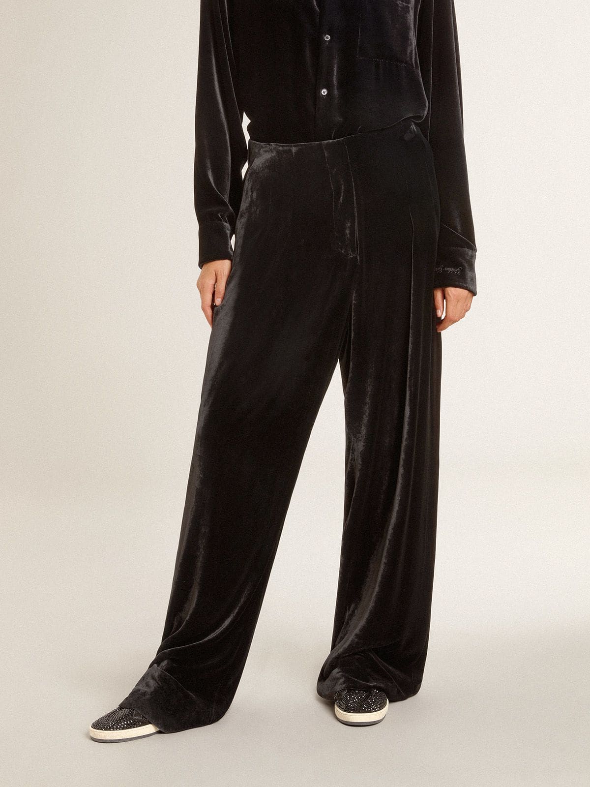 Black velvet-effect pants