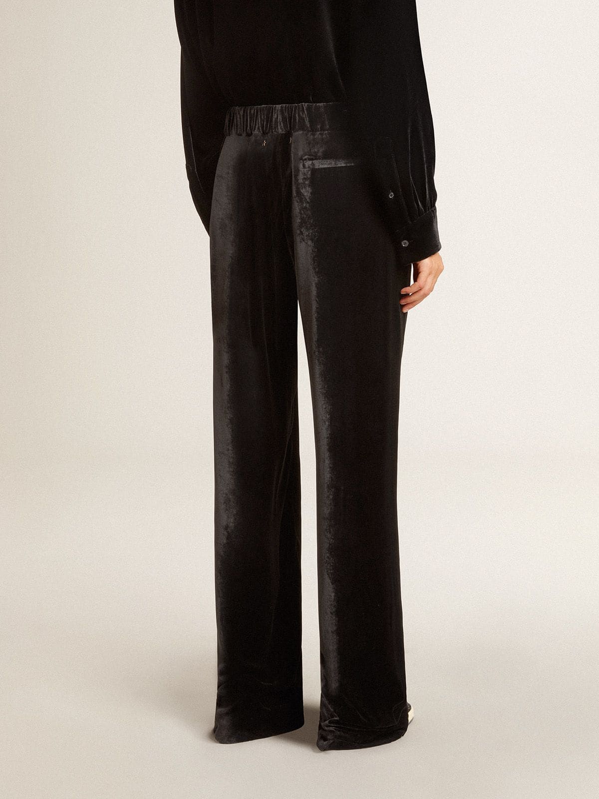 Black velvet-effect pants