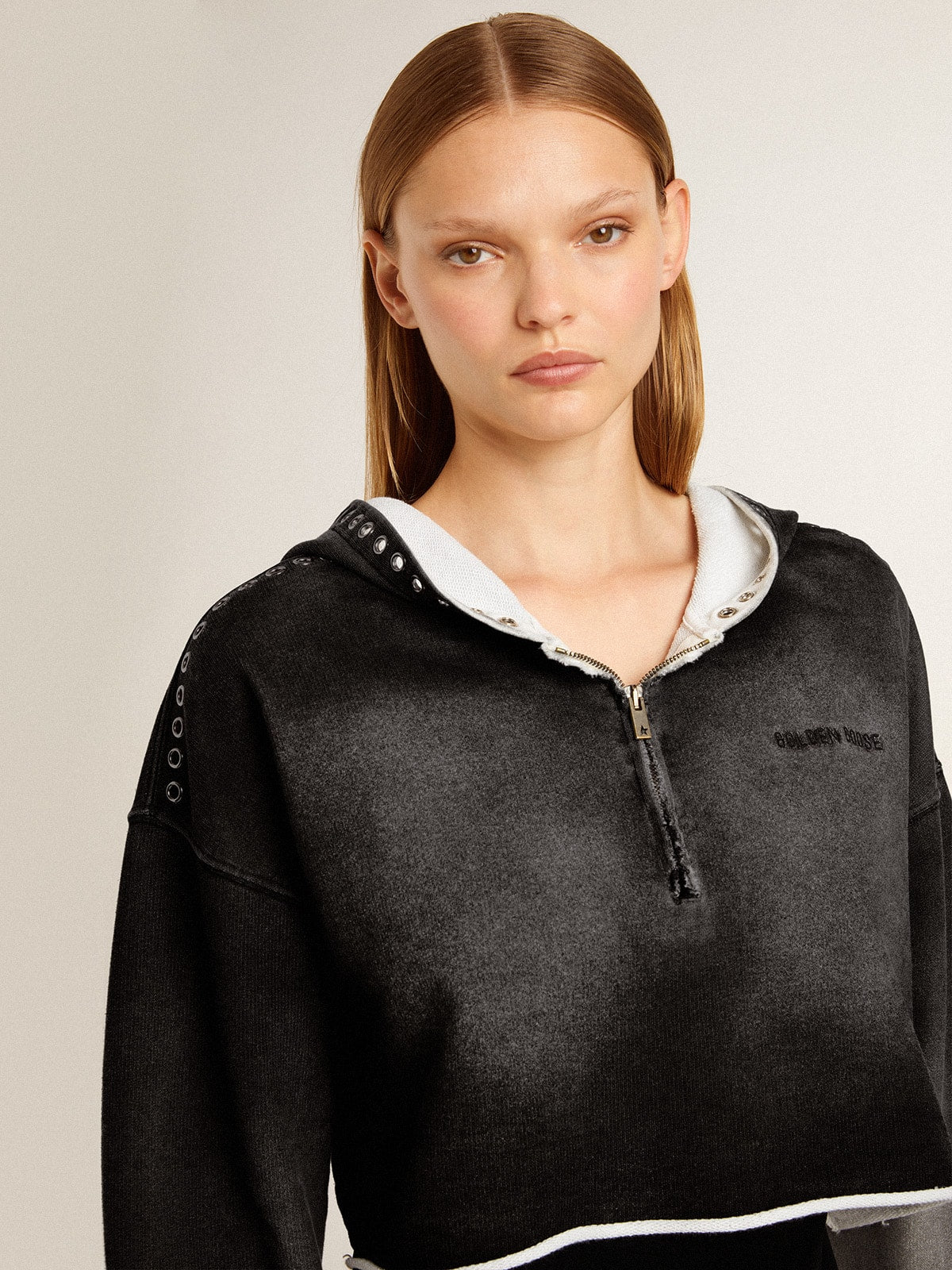 Gray cropped sweatshirt with a lived-in effect