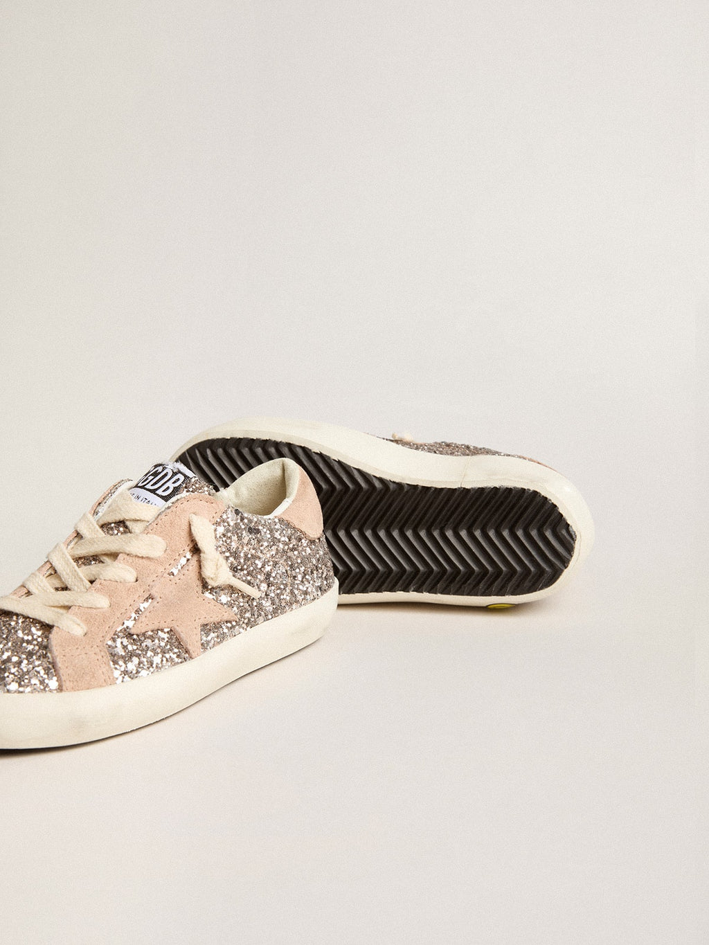 Young Super-Star in glitter with suede star and heel tab